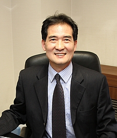 Myung-Kyu Lee – Vice President, Korea Cosmetic Association